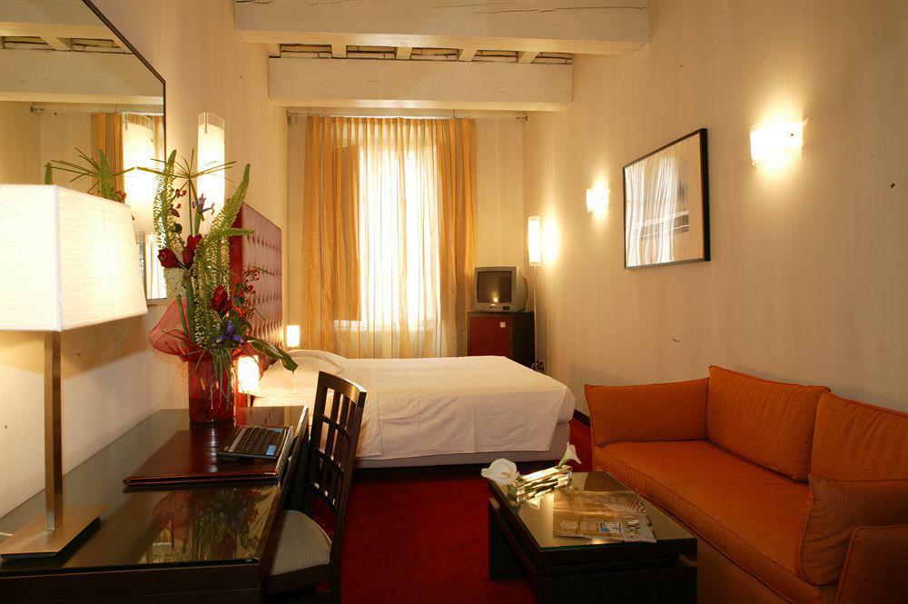 Sina Maria Luigia Hotel Parma Bagian luar foto